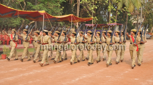Police flage d...